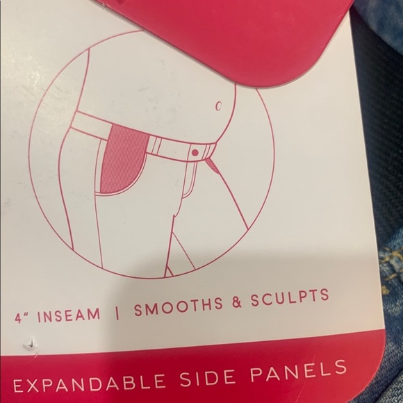 Isabel Maternity Denim Shorts - Picture 3 of 4